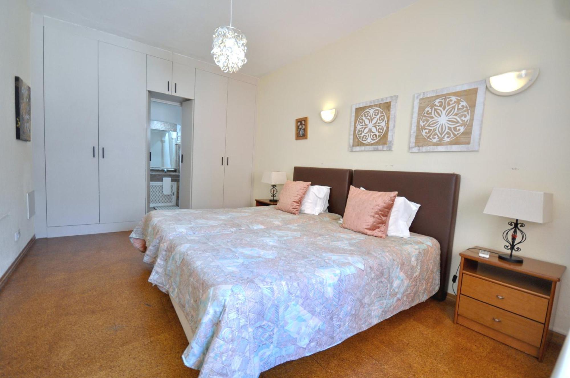Walking Distance To The Centre - Snooker Table - Private Pool - 5 Bedrooms Quarteira Dış mekan fotoğraf
