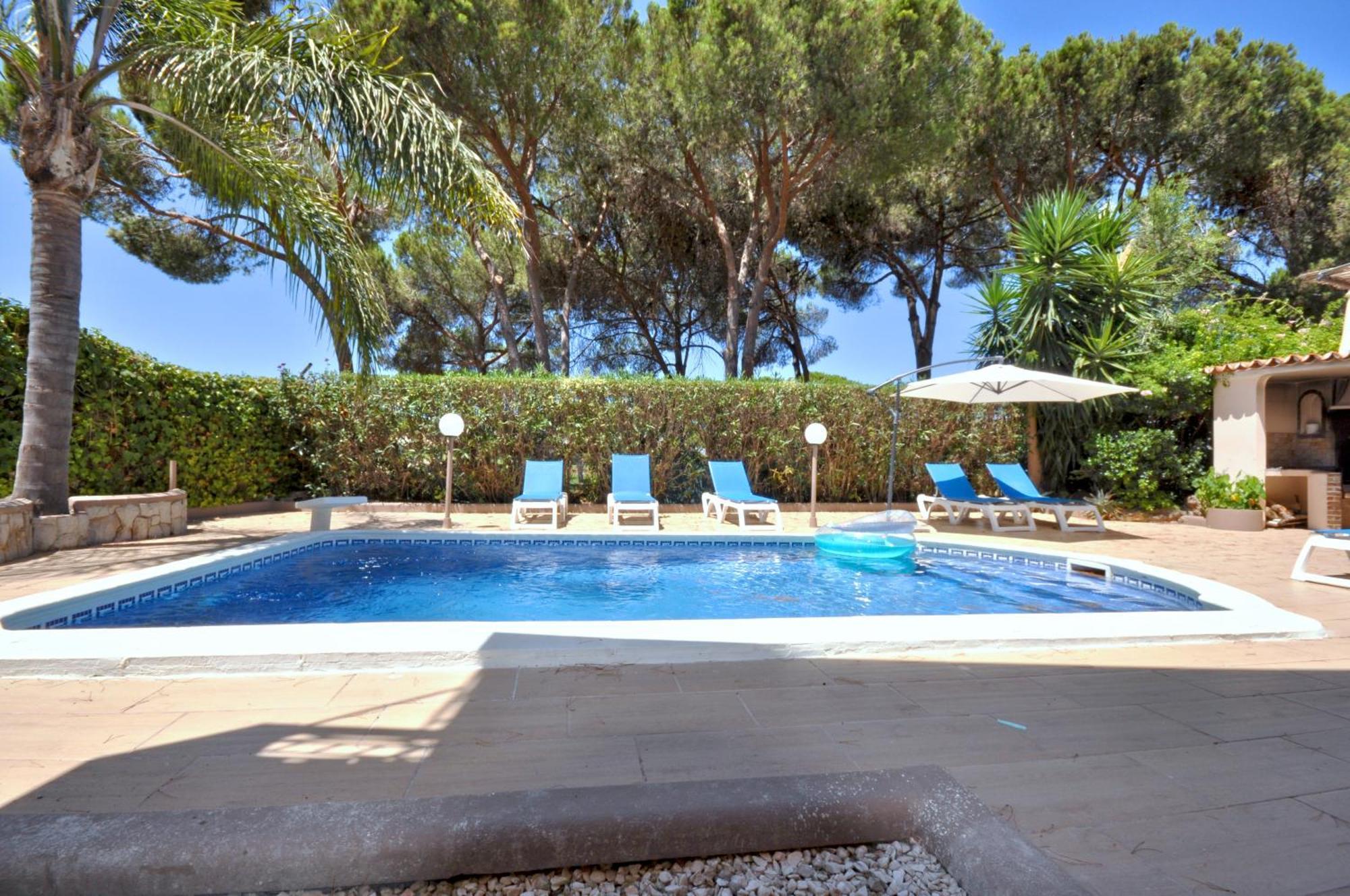 Walking Distance To The Centre - Snooker Table - Private Pool - 5 Bedrooms Quarteira Dış mekan fotoğraf