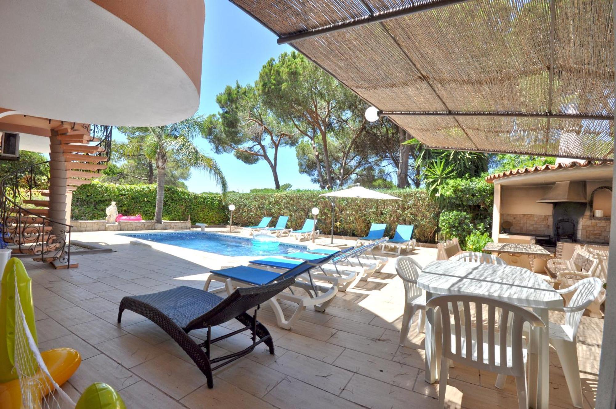 Walking Distance To The Centre - Snooker Table - Private Pool - 5 Bedrooms Quarteira Dış mekan fotoğraf